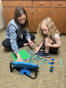 Nikki Kuecker providing speech therapy to child 